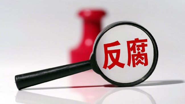 在担任皇马教练的五个赛季中，他赢得了10座冠军奖杯：2座欧冠冠军、2座世俱杯冠军、2座欧洲超级杯冠军、1座联赛冠军、2座国王杯冠军和1座西班牙超级杯冠军。